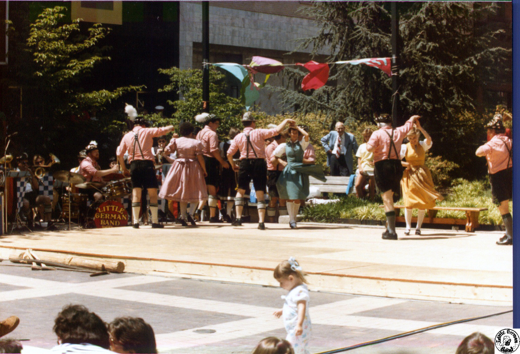 1980 04 20 06 Fayetteville St Mall.jpg